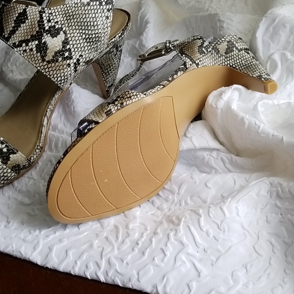 Snakeskin print high heel sandles - Picture 3 of 4